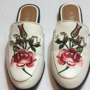 Krush slip ins Sz 3  big kid but can fit a Sz 5 woman also